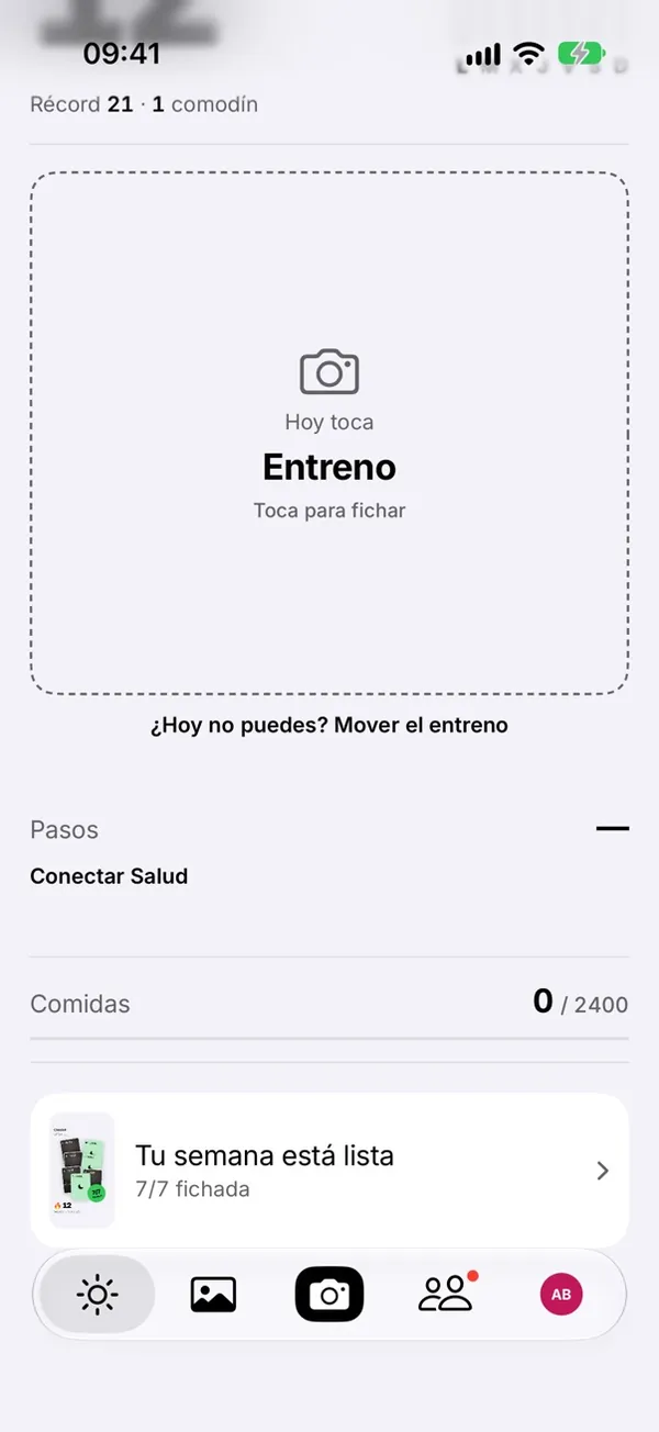 Pantalla «Hoy» de Vowd: hoy toca entreno, toca para fichar. Debajo, pasos y comidas.